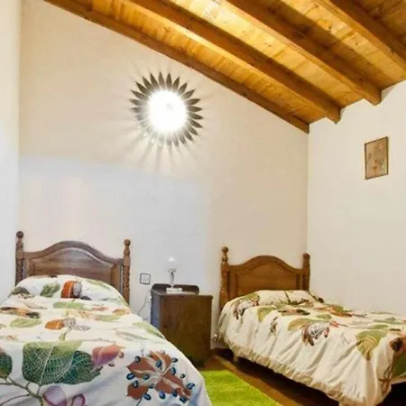 Casa Rural Lucia Es Una Casa Rural Amplia Con Pat Cabezas Bajas Exterior photo