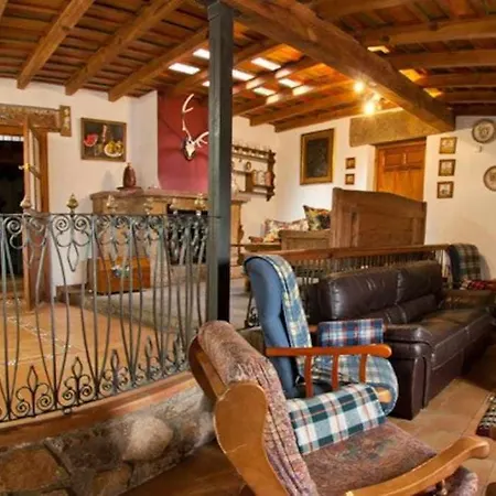 Casa Rural Lucia Es Una Casa Rural Amplia Con Pat Cabezas Bajas Exterior photo